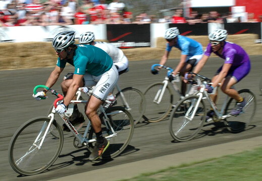 2007 Little 500 - Leading the Pack