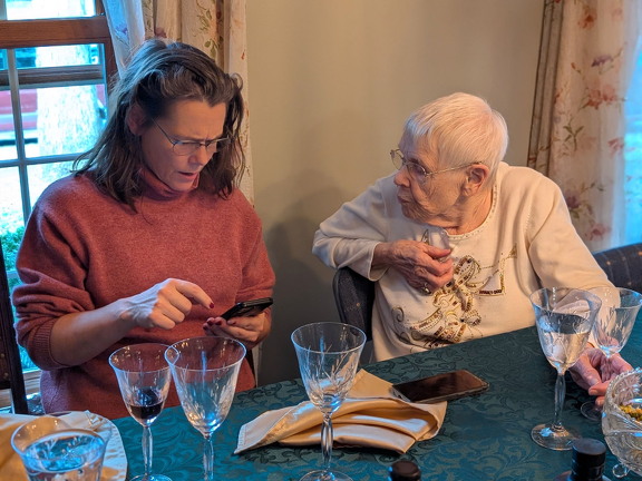 PXL 20241228 200944604.PORTRAIT