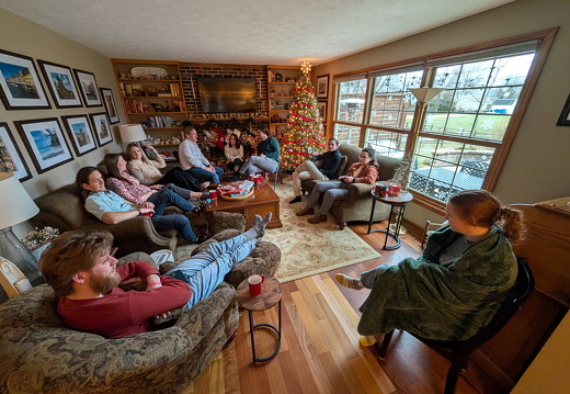 PXL 20251227 181924274