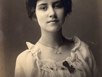 31-Lucy-Young-Fisk-Teenager-paint