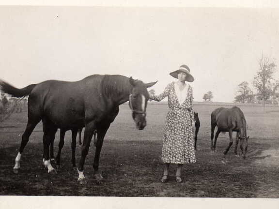 37-Lucy-with-horse785