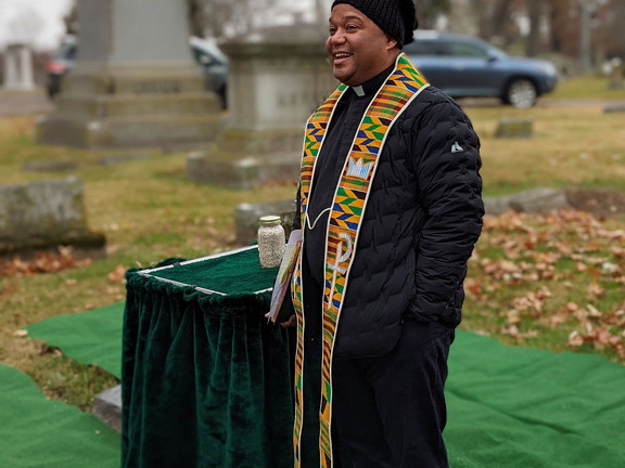 PXL 20221128 161602429.PORTRAIT