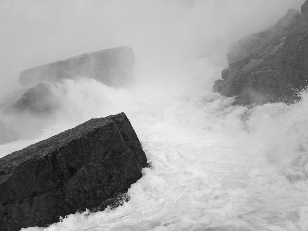 Niagara-Falls-2018-Water-Rock