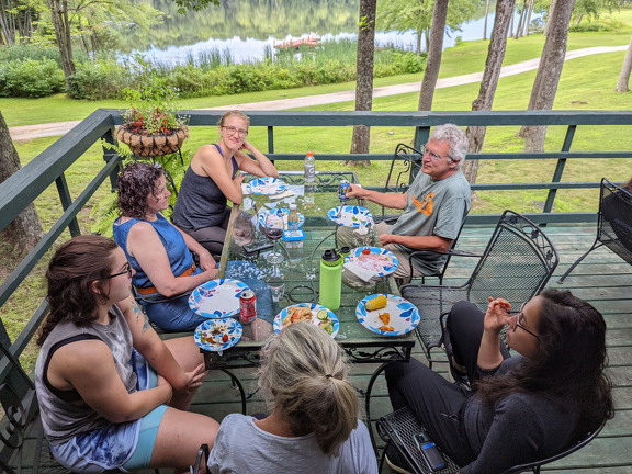 PXL 20220813 225836667