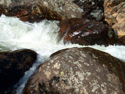 lostlaketrail-waterrocks-062202