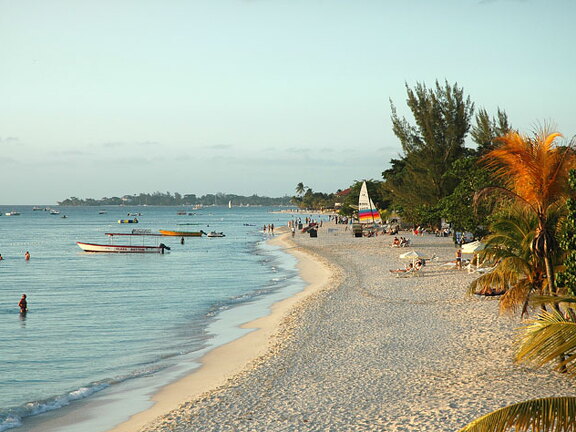 White-Sands-Beach-North