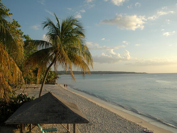 White-Sands-Beach-South