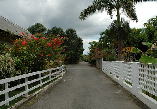 White-Sands-Entrance-Gardens