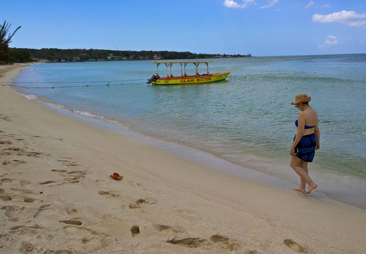 Beach-Hike-to-Negril