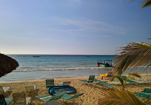 White-Sands-Empty-Sea