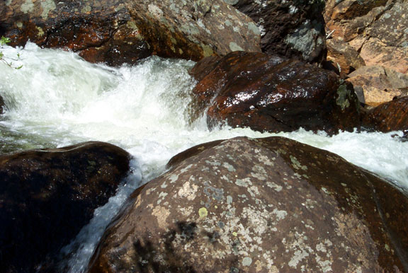 Lostlaketrail waterrocks 062202
