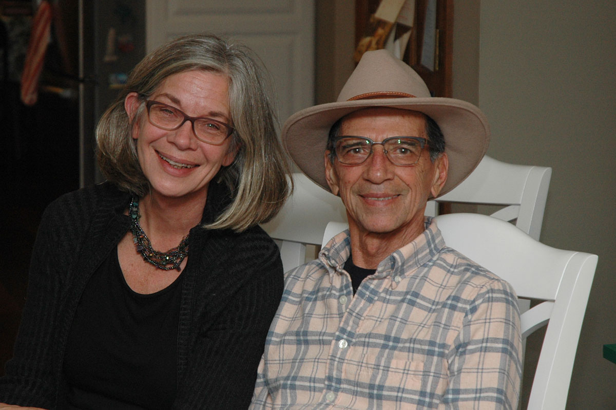 Eduardo Theresa Seated DSC 3597