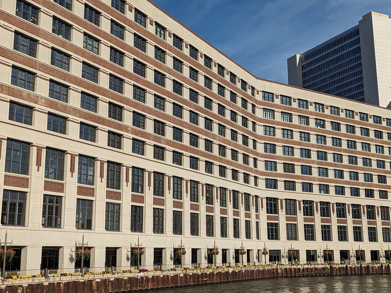 PXL 20230902 222738760