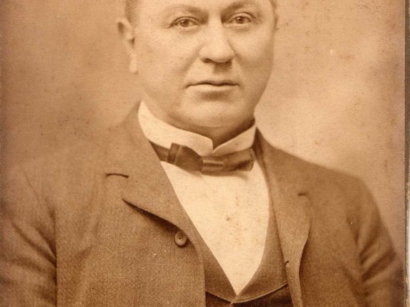 00-Col-Milton-Young-paint