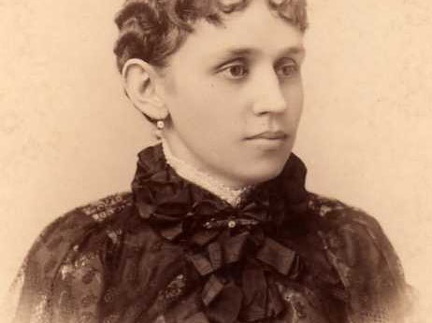 00-Lucy-Spalding-Young-paint