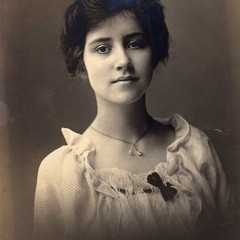 31-Lucy-Young-Fisk-Teenager-paint