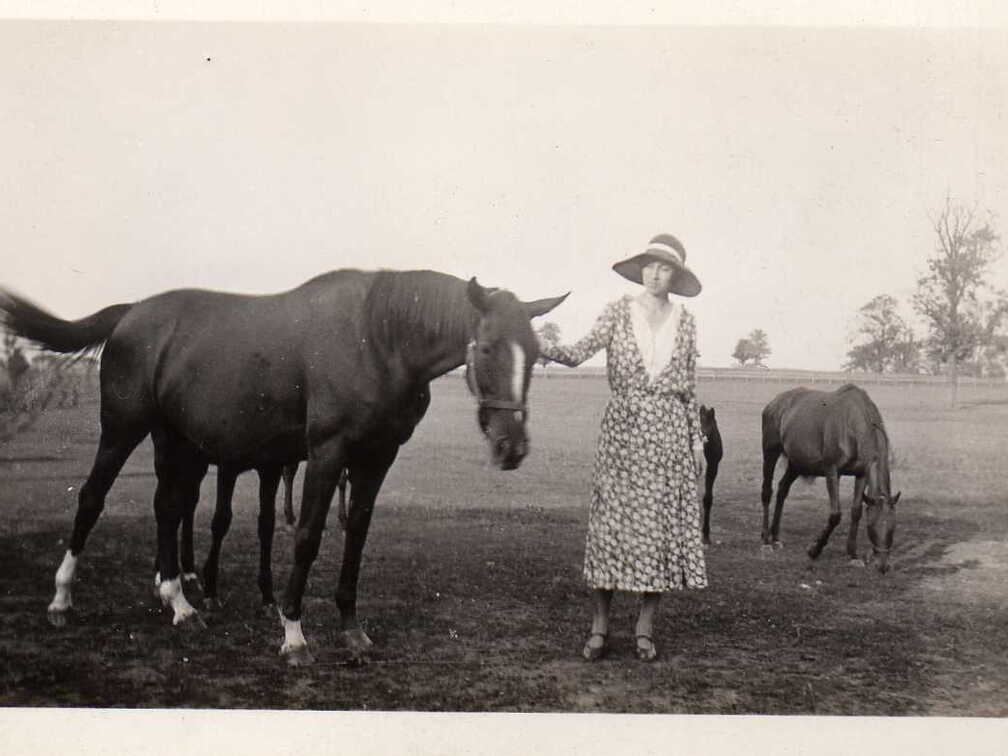 37-Lucy-with-horse785