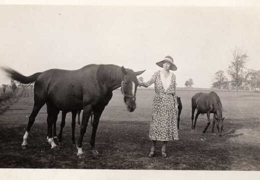 37-Lucy-with-horse785