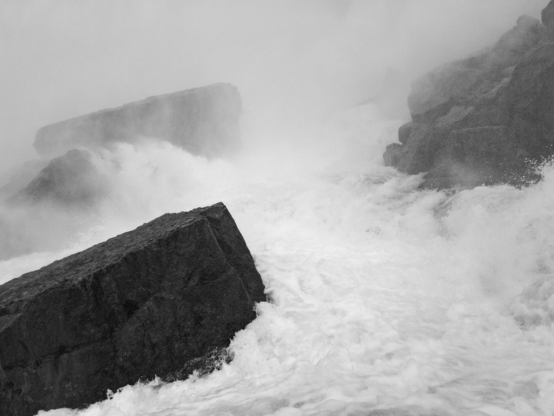 Niagara-Falls-2018-Water-Rock
