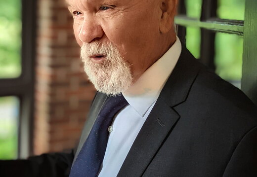 PXL 20220820 190728451.PORTRAIT-01