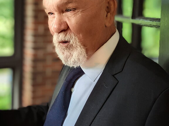 PXL 20220820 190728451.PORTRAIT-01