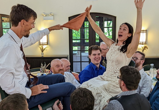 PXL 20220820 2105470142