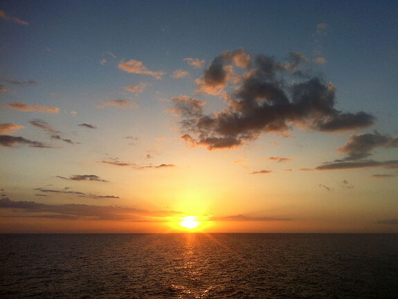 Sunset-Negril-Cliffs