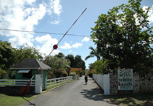 White-Sands-Negril-Entrance