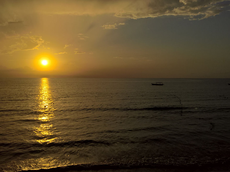 White-Sands-Sunset-Boats